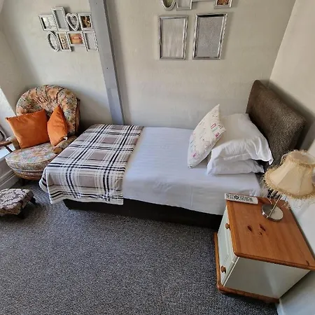 The Harbour Moon 3*