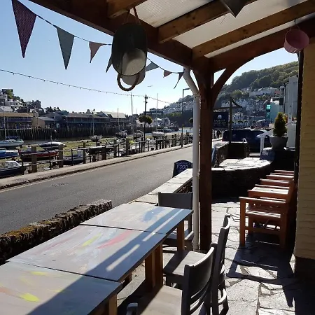 The Harbour Moon 3* Looe